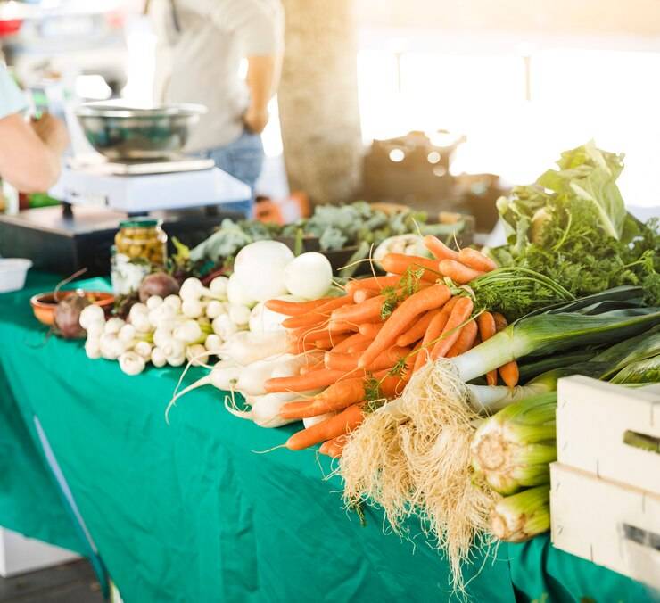 roots-vegetable-table-sale-grocery-store-market_23-2148209840